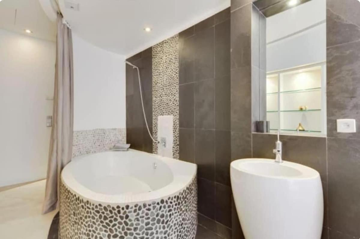 Magnifique Appartement Parisien - Marais Екстер'єр фото